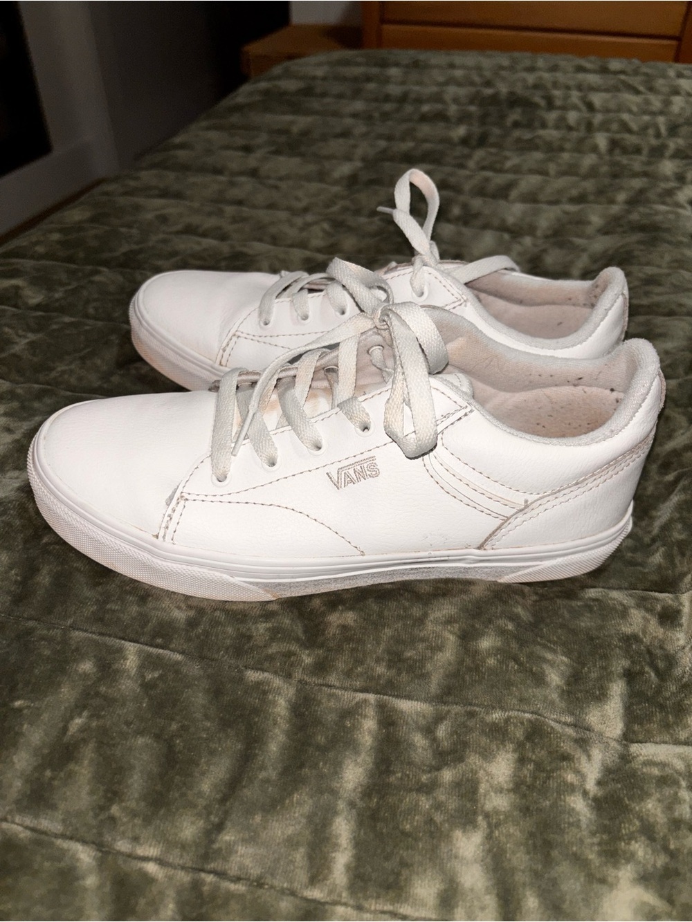 Vans Seldan Youth Size 5 Women’s 7  White leather Low Tops sneakers